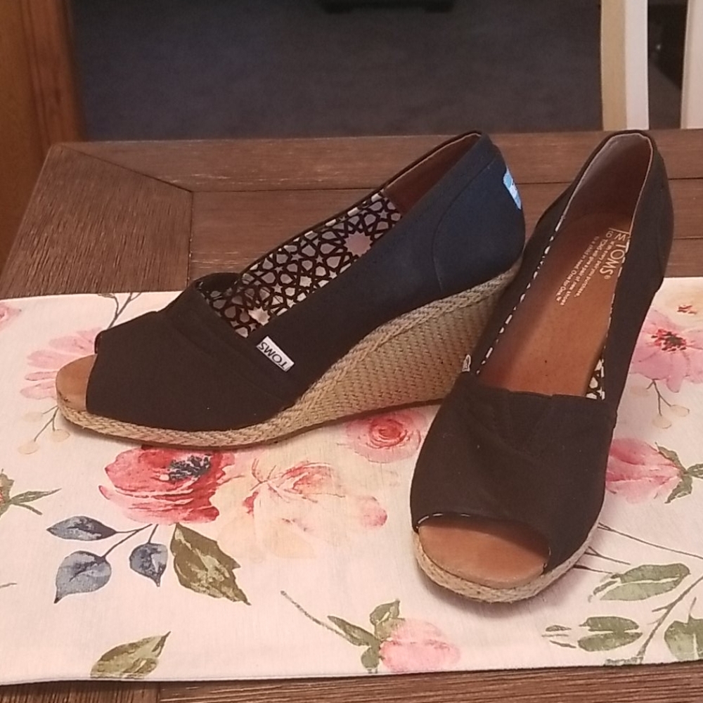 Toms